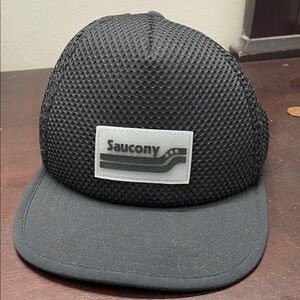NWT Saucony One Size Outpace Mesh Trucker Hat